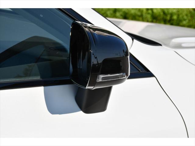 2025 Volvo XC60 SUV in Crystal White Metallic thumbnail 30