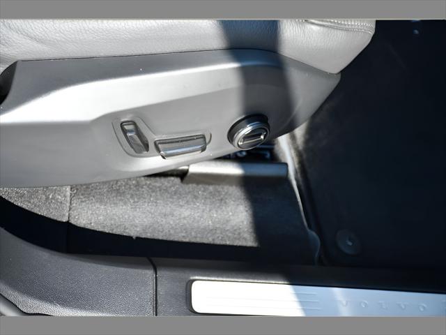 2025 Volvo XC60 SUV in Crystal White Metallic thumbnail 31