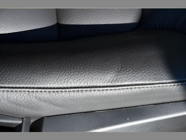 2025 Volvo XC60 SUV in Crystal White Metallic thumbnail 32