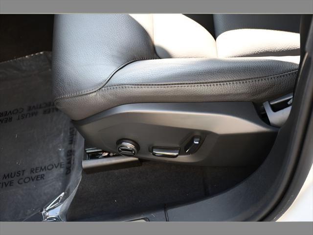 2025 Volvo XC60 SUV in Crystal White Metallic thumbnail 33