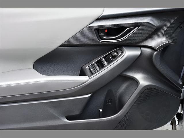 2026 Subaru Crosstrek SUV in Ice Silver Metallic thumbnail 25