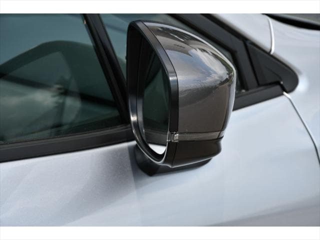 2026 Subaru Crosstrek SUV in Ice Silver Metallic thumbnail 28