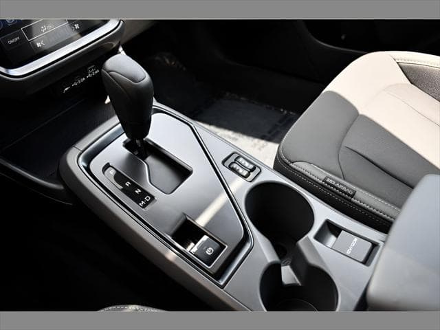 2026 Subaru Crosstrek SUV in Ice Silver Metallic thumbnail 34