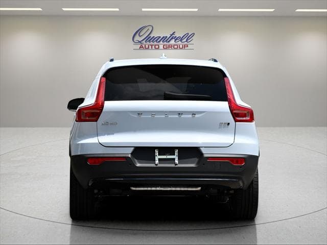 2026 Volvo XC40 SUV in Cloud Blue thumbnail 4