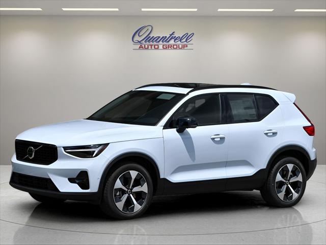 2026 Volvo XC40 SUV in Cloud Blue thumbnail 7