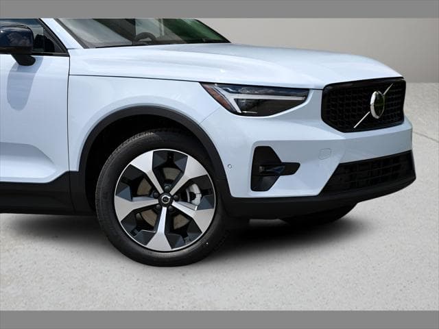 2026 Volvo XC40 SUV in Cloud Blue thumbnail 9