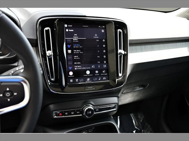 2026 Volvo XC40 SUV in Cloud Blue thumbnail 18