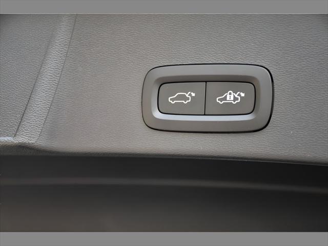 2026 Volvo XC40 SUV in Cloud Blue thumbnail 23