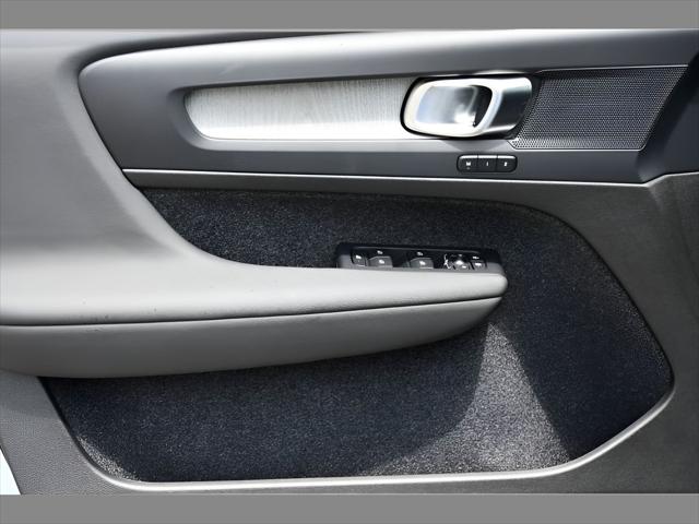 2026 Volvo XC40 SUV in Cloud Blue thumbnail 25