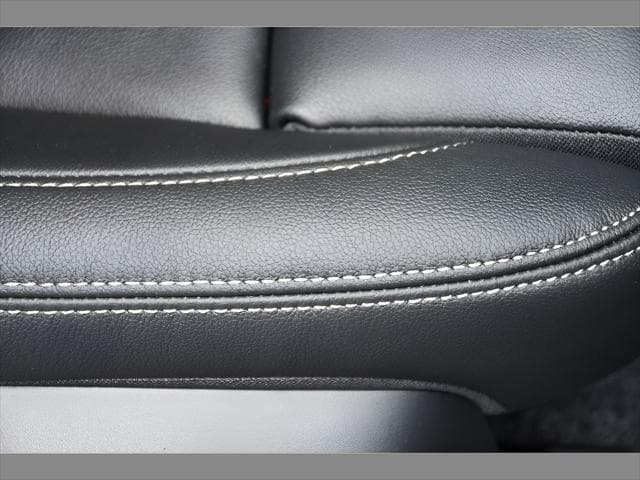 2026 Volvo XC40 SUV in Cloud Blue thumbnail 31