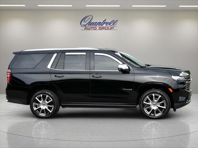 2024 Chevrolet Tahoe SUV in Black thumbnail 3