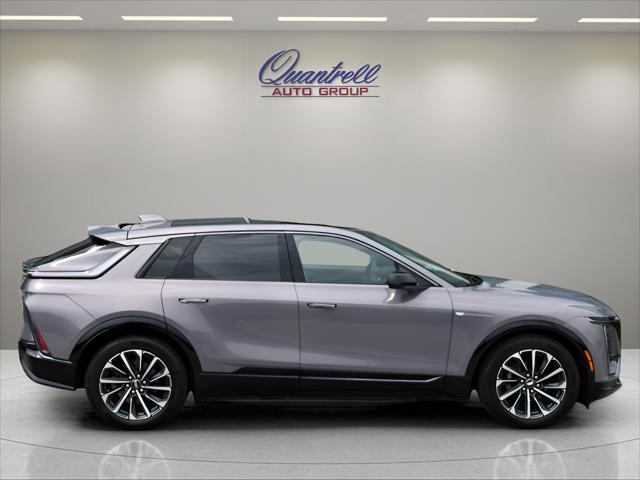 2024 Cadillac LYRIQ SUV in Celestial Metallic thumbnail 3