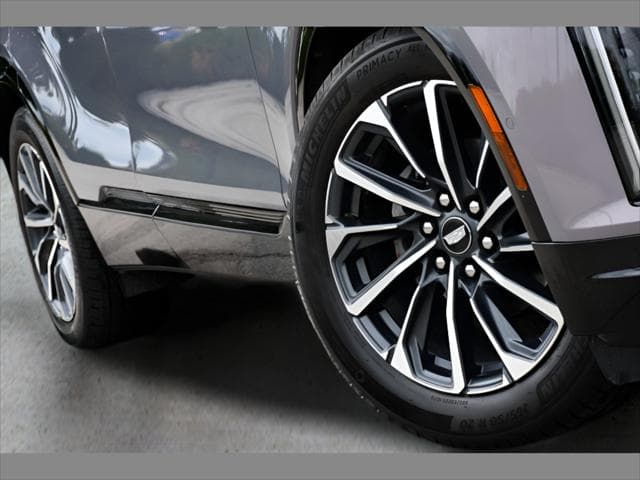 2024 Cadillac LYRIQ SUV in Celestial Metallic thumbnail 11