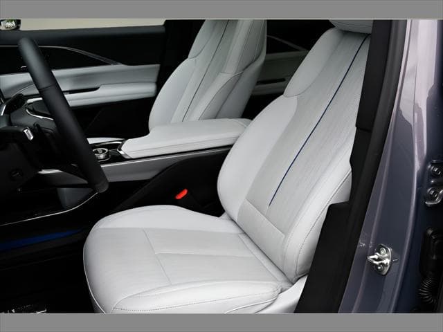 2024 Cadillac LYRIQ SUV in Celestial Metallic thumbnail 14