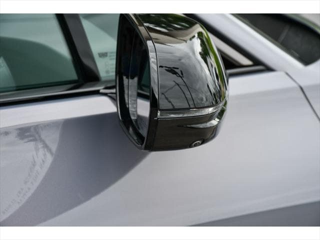 2024 Cadillac LYRIQ SUV in Celestial Metallic thumbnail 28