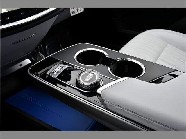 2024 Cadillac LYRIQ SUV in Celestial Metallic thumbnail 31