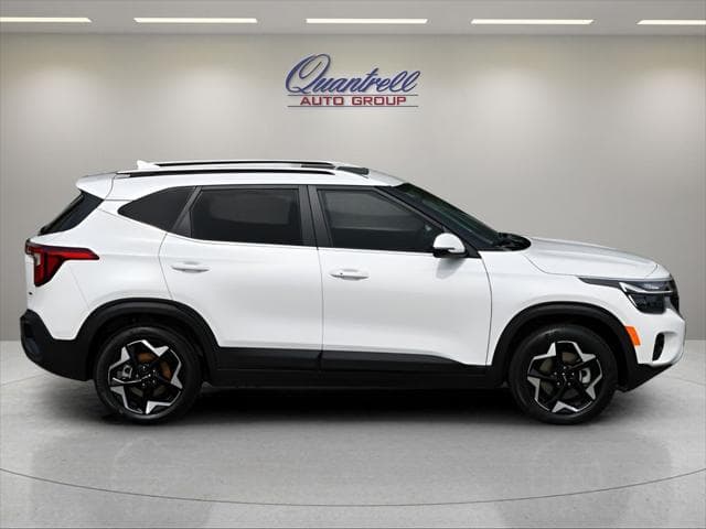 2024 Kia Seltos SUV in Snow White Pearl - Image 3
