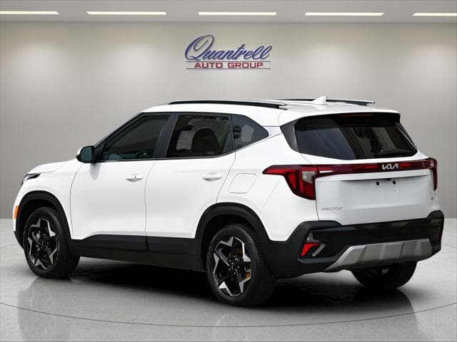 2024 Kia Seltos SUV in Snow White Pearl thumbnail 6