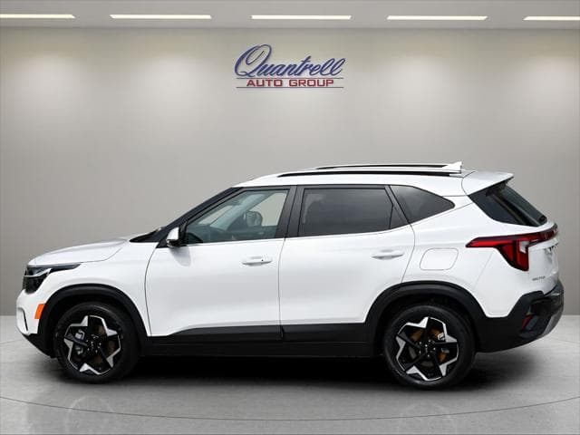 2024 Kia Seltos SUV in Snow White Pearl thumbnail 7