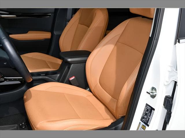 2024 Kia Seltos SUV in Snow White Pearl thumbnail 14