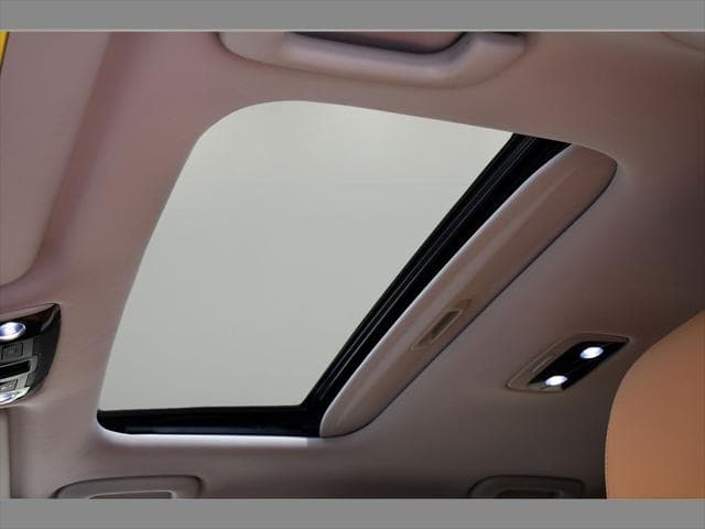 2024 Kia Seltos SUV in Snow White Pearl thumbnail 15