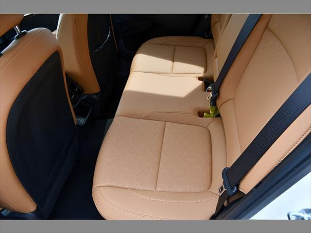 2024 Kia Seltos SUV in Snow White Pearl thumbnail 16