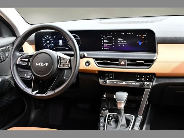 2024 Kia Seltos SUV in Snow White Pearl thumbnail 19