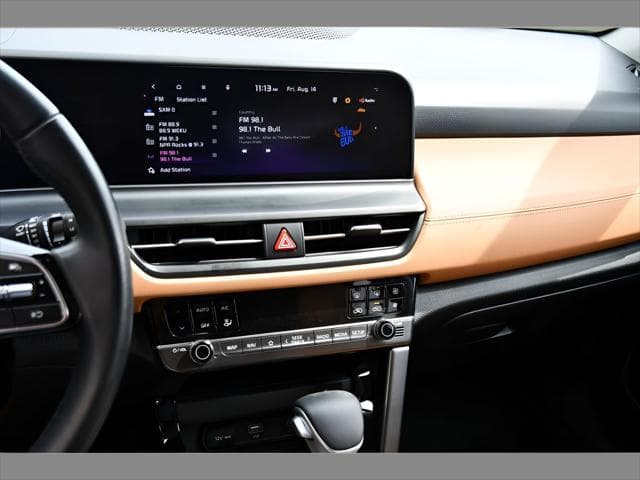 2024 Kia Seltos SUV in Snow White Pearl thumbnail 21