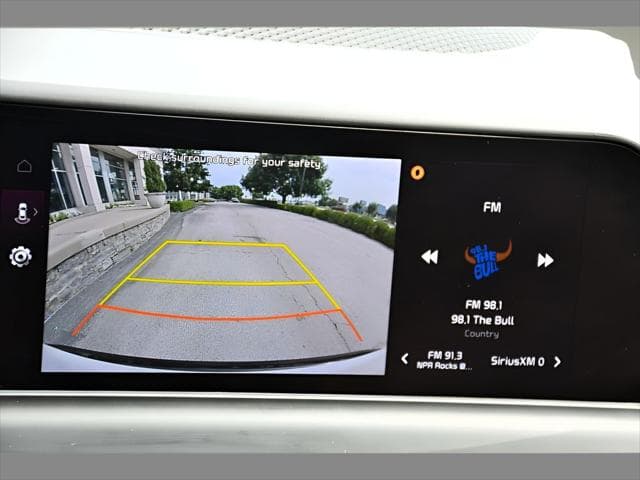 2024 Kia Seltos SUV in Snow White Pearl thumbnail 24