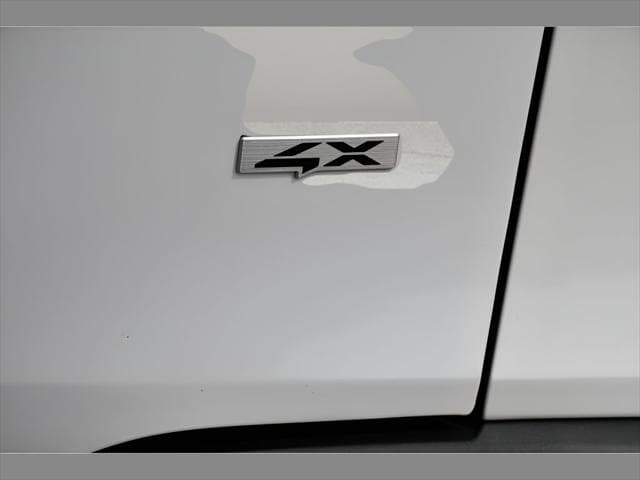 2024 Kia Seltos SUV in Snow White Pearl thumbnail 29