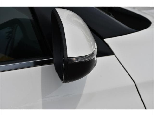 2024 Kia Seltos SUV in Snow White Pearl thumbnail 31