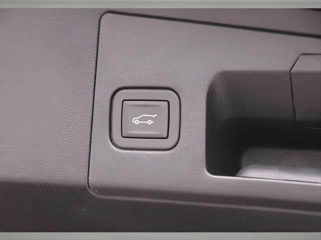 2026 Cadillac XT5 SUV in Stellar Black Metallic thumbnail 22