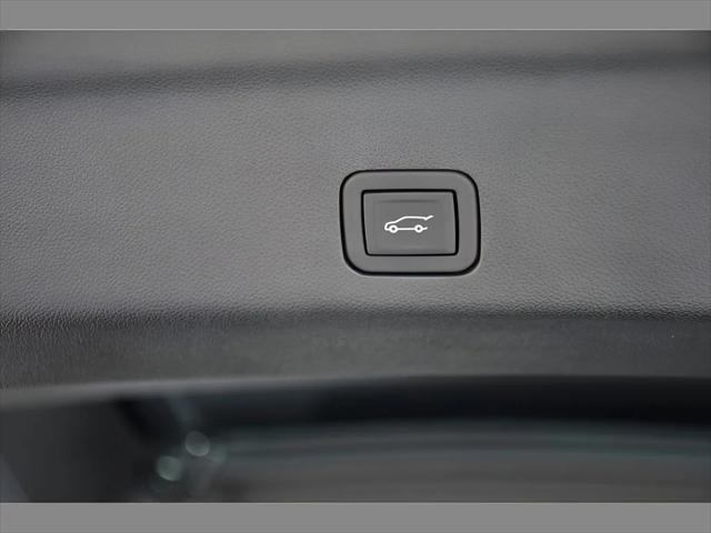 2023 Cadillac Escalade SUV in Crystal White Tricoat thumbnail 25