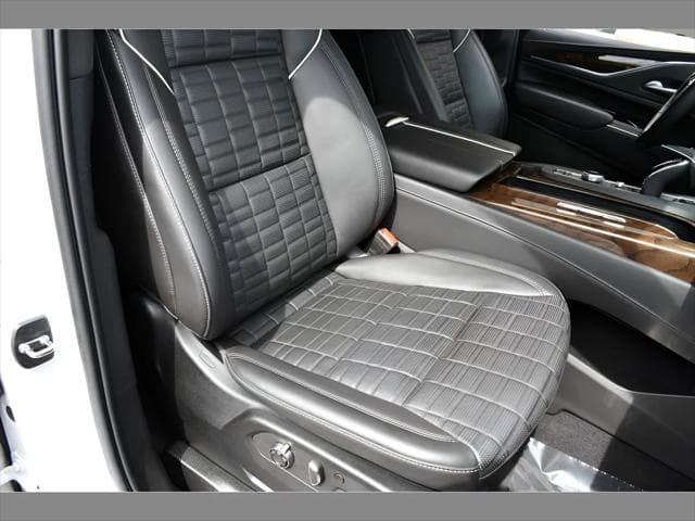 2023 Cadillac Escalade SUV in Crystal White Tricoat thumbnail 31