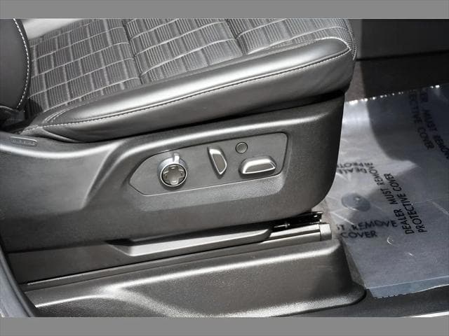 2023 Cadillac Escalade SUV in Crystal White Tricoat thumbnail 32