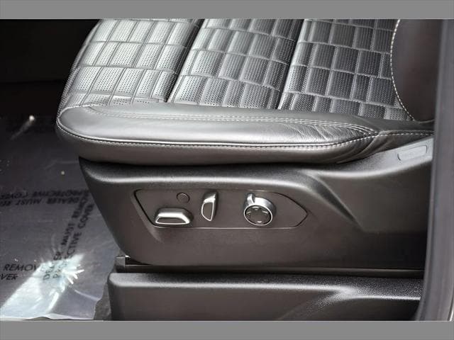 2023 Cadillac Escalade SUV in Crystal White Tricoat thumbnail 35