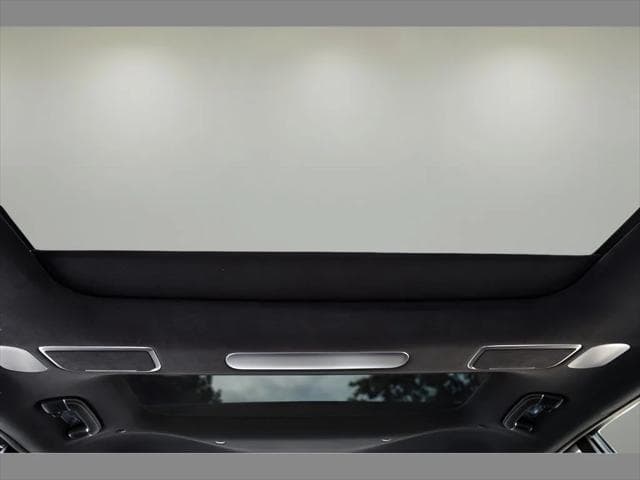 2025 Genesis G90 Sedan in Uyuni White thumbnail 14