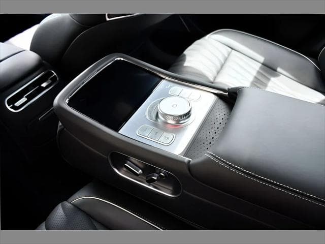 2025 Genesis G90 Sedan in Uyuni White thumbnail 16
