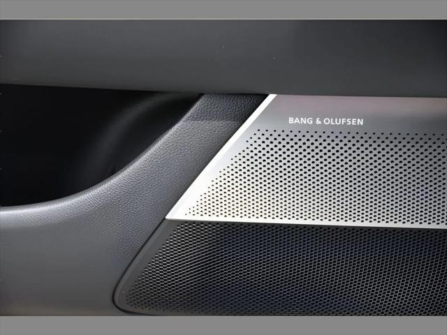 2025 Genesis G90 Sedan in Uyuni White thumbnail 20