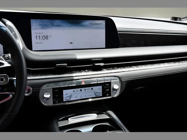 2025 Genesis G90 Sedan in Uyuni White thumbnail 22