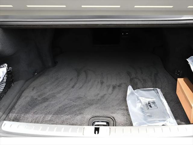 2025 Genesis G90 Sedan in Uyuni White thumbnail 26