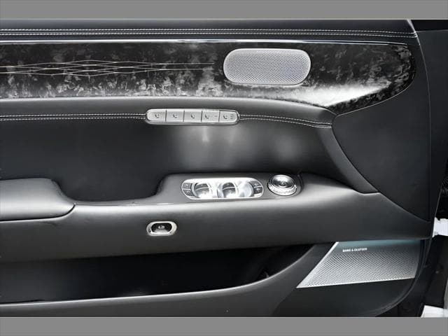 2025 Genesis G90 Sedan in Uyuni White thumbnail 29