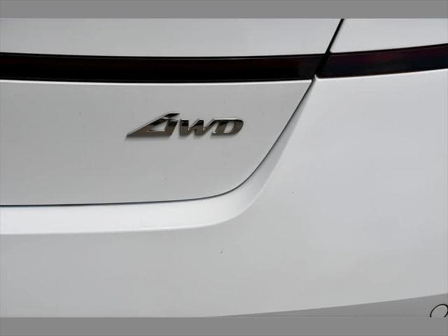2025 Genesis G90 Sedan in Uyuni White thumbnail 30