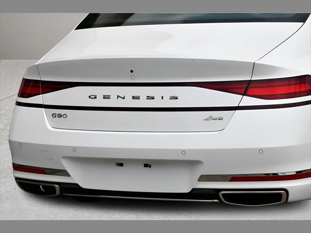 2025 Genesis G90 Sedan in Uyuni White thumbnail 31