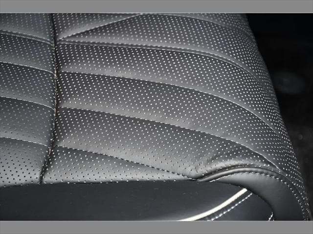 2025 Genesis G90 Sedan in Uyuni White thumbnail 34
