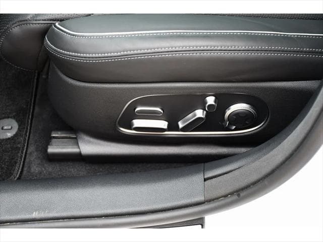 2025 Genesis G90 Sedan in Uyuni White thumbnail 35