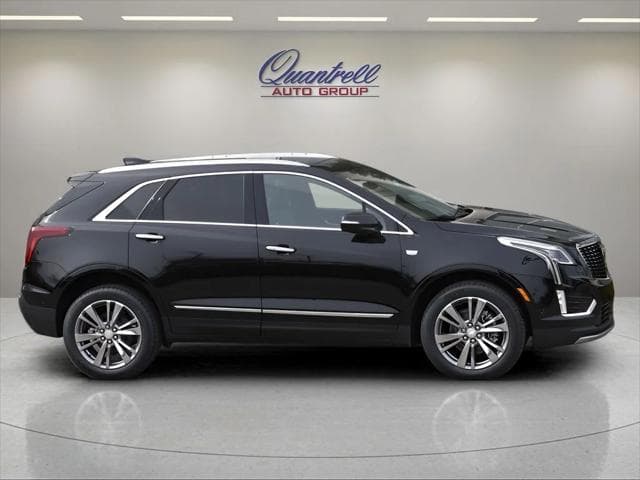 2026 Cadillac XT5 SUV in Stellar Black Metallic thumbnail 3