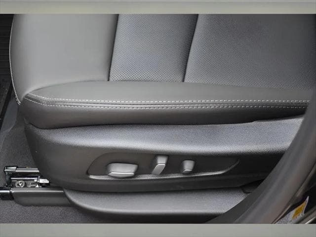 2026 Cadillac XT5 SUV in Stellar Black Metallic thumbnail 33