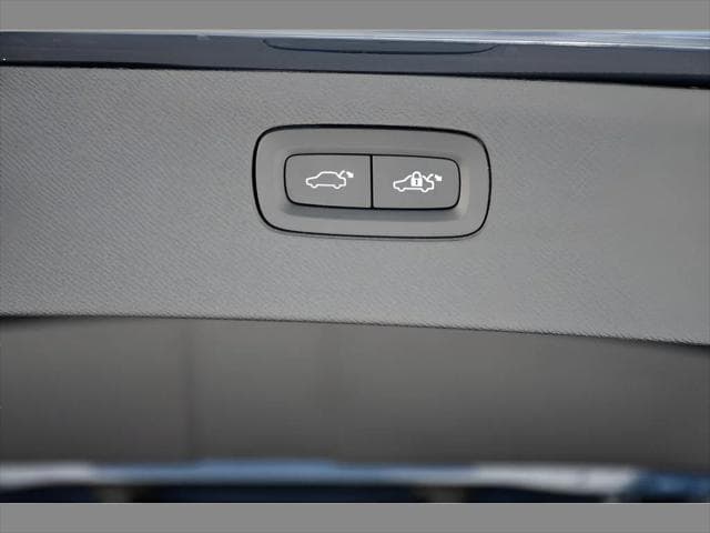 2023 Volvo XC90 SUV in Denim Blue Metallic thumbnail 26