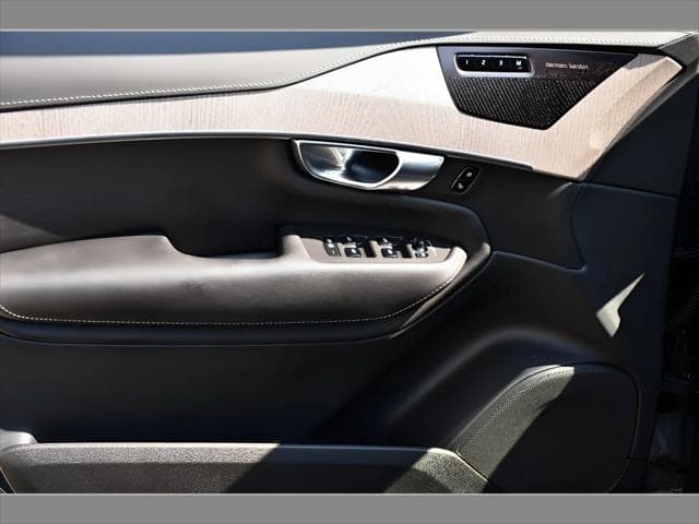 2023 Volvo XC90 SUV in Denim Blue Metallic thumbnail 28